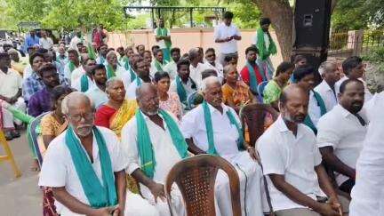 மதுராந்தகம்: கோட்டாச்சியர் அலுவலகம் எதிரே தேசிய தென்னிந்திய நதிகள் இணைப்பு விவசாயிகள் சங்கம் சார்பில் ஆர்ப்பாட்டம்