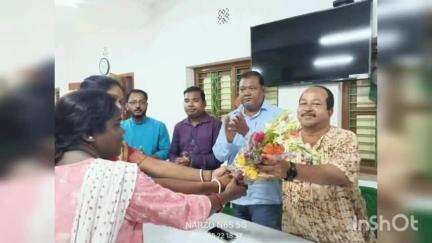 গঙ্গারামপুর: গঙ্গারামপুরে তৃণমূল কংগ্রেসের জেলা কার্যালয়ে তৃণমূল জেলা সভাপতি সুভাষ ভাওয়াল কে  সংবর্ধনা দিল তৃণমূলের আদিবাসী সংগঠন