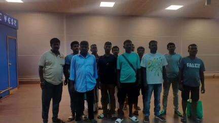 இராமேஸ்வரம்: இலங்கை சிறையில் இருந்து விடுவிக்கப்பட்ட  மீனவர்கள் 11 பேர் மீன்பிடி துறைமுகம் வந்தடைந்தனர்