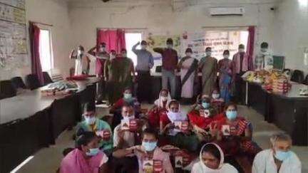 घाघरा: घाघरा में टीबी के 67 मरीज़ों को पोषण के लिए रागी लड्डू किट का वितरण किया गया