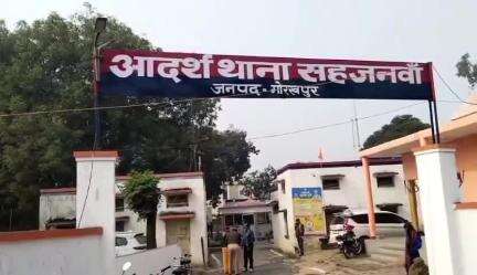 सहजनवा: सहजनवा थाना क्षेत्र में सिवान के बाहर खेत में बकरी चराने गई किशोरी के साथ युवक ने की छेड़खानी व विरोध करने पर की मारपीट