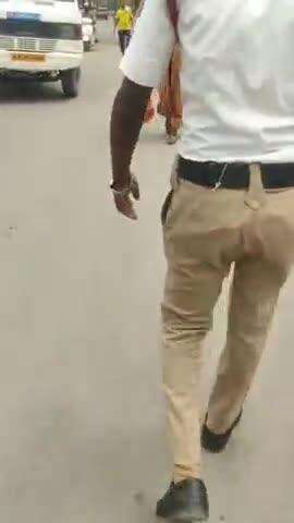ವಾಹನ ತಡೆದು ದಾಖಲೆ ಕೇಳಿದ ಪೊಲೀಸ್ ಗೆ ನಗರದಲ್ಲಿ ಕ್ಲಾಸ್ ತೆಗೆದುಕೊಂಡ ಸವಾರ