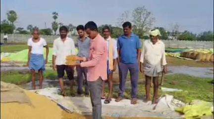 భూపాలపల్లి: అకాల వర్షంతో తడిసిన వరి ధాన్యాన్ని ప్రభుత్వం కొనుగోలు చేయాలి : మాజీ పిఎసిఎస్ చైర్మన్ పూర్ణచందర్ రెడ్డి