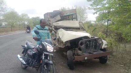 मोर्शी: आष्टगाव ते खानापूर दरम्यान दोन बोलेरो पिकप आपसात धडकून झालेल्या अपघातात एकाचा जागेवरच मृत्यू