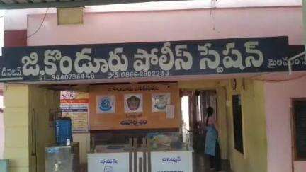 ఏ కొండూరు మండలం వెల్లటూరు గ్రామంలో ట్రాక్టర్ ఢీకొని బాలుడు మృతి
