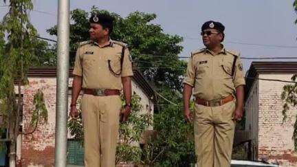 छपरा: जिले के पुलिस केंद्र में डीआईजी ने परेड का निरीक्षण किया, आवश्यक दिशा-निर्देश दिए, वरीय एसपी मौजूद रहे