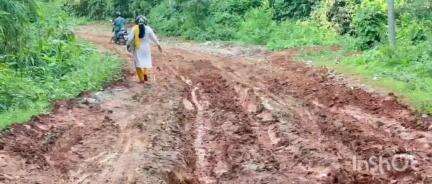 গুৱাহাটী: সোণাপুৰ-মাৰকাং সংযোগী পথৰ জৰাজীৰ্ণ অৱস্থা, সমস্যাত ১৪ খন গাঁৱৰ ৰাইজ #jansamasya