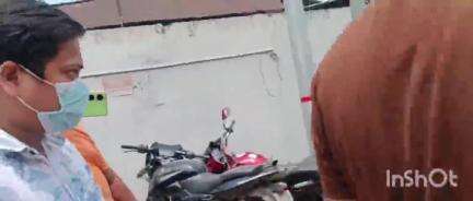 গুৱাহাটী: দিছপুৰ আৰক্ষীৰ জালত প্ৰৱঞ্চক চিকিৎসক জ্যোৰ্তিময় লস্কৰ, দিছপুৰ থানাৰ পৰা লৈ যোৱা হয় স্বাস্থ্য পৰীক্ষা কৰিবলৈ