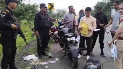 ডুমডুমা: ধলা ছৈখোৱাৰ লাফাংখুলা চাৰি আলিত দুযোৰ নতুন জোতাত ভৰাই অনা অৱস্থাত মুঠ ৫৬ গ্ৰাম নিষিদ্ধ ড্ৰাগছ সহ এজন যুৱকক আটক আৰক্ষীৰ