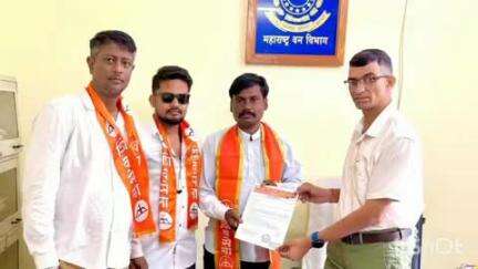 भद्रावती: विज वितरण कंपणीकडुन होणारी झाडांची कत्तल थांबवा; शिवसेनेचे नगरपालिका व वनपरिक्षेत्र कार्यालयात निवेदन