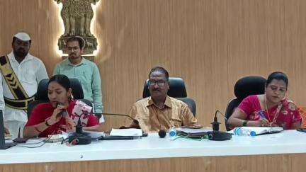 అమలాపురం కలెక్టరేట్ నందు ఎల్పీజీ, రేషన్ డీలర్లతో జేసీ కలెక్టర్ నిషాంతి సమీక్షా సమావేశం