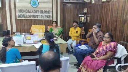 মঙ্গলকোট: বাল্য বিবাহ রোধ সহ একাধিক বিষয় নিয়ে মঙ্গলকোট ব্লক অফিসে বিশেষ বৈঠক করা হল, উপস্থিত পঞ্চায়েত সমিতির সভাপতি