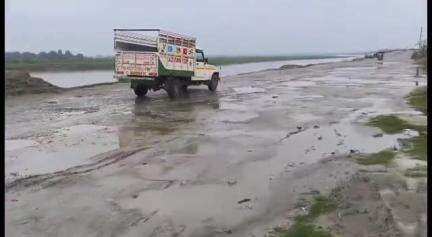 কলগাছিয়া: কৰাৰকুৰত বিকল্প ৰাজ্যিক ঘাইপথৰ জৰাজীৰ্ণ অৱস্থা, ৰাস্তাৰ মাজে মাজে পুখুৰী সদৃশ গাঁত #jansamasya