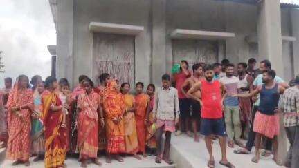বিশালগড়: 26 কার্ড এলাকায় নেতার ছেলেকে চাকরি দেওয়ায় পাম্প অফিসে তালা ঝুলিয়ে আন্দোলনে আম জনতা