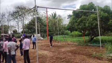 ಮೈಸೂರು: ಗುಜ್ಜೆ ಗೌಡನಪುರದಲ್ಲಿ ದಕ್ಷಿಣ ಅಯೋಧ್ಯಾ ದೇಗುಲ ನಿರ್ಮಾಣಕ್ಕೆ ವಿಘ್ನ ಅಯೋಧ್ಯೆಯ ಮೂಲ ಶಿಲೇ ಸಿಕ್ಕ ಸ್ಥಳದಲ್ಲಿ ಗಲಾಟೆ