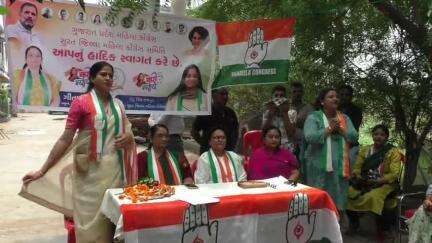પલસાણા: જોળવા મુકામે ગુજરાત પ્રદેશ મહિલા કોંગ્રેસ ની અગત્ય ની બેઠક મળી, નગર અને તાલુકા મહિલા હોદ્દેદારોને નિમણૂક પત્ર અપાયા.