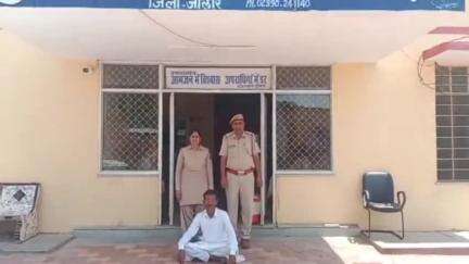 रानीवाड़ा: ऑपरेशन संपोलिया के तहत करड़ा पुलिस ने की बड़ी कार्रवाई, अफीम के साथ एक आरोपी किया गिरफ्तार