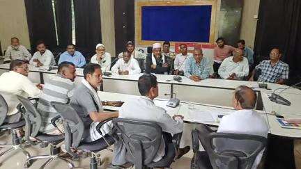बुरहानपुर नगर: बुरहानपुर नगर निगम कार्यालय में मध्य प्रदेश कर्मचारी महासंघ के प्रदेश अध्यक्ष ने कर्मचारियों की बैठक ली, समस्याएँ सुनीं
