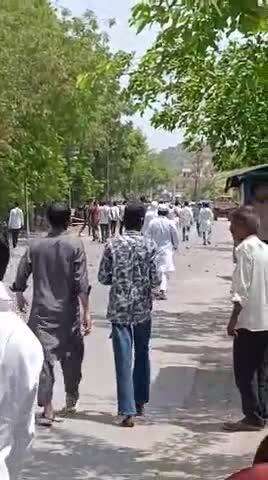 टोंक: टोंक के बहीर इलाके में दो गुटों के बीच हुई पत्थरबाजी, पुलिस ने मौके पर पहुंचकर मामला किया शांत