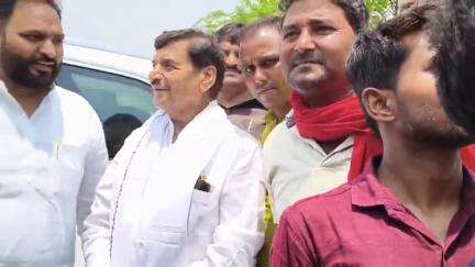 हैदरगढ़: त्रिवेदीगंज क्षेत्र में एक कार्यक्रम में शामिल होने आए पूर्व कैबिनेट मंत्री शिवपाल सिंह यादव का हुआ स्वागत