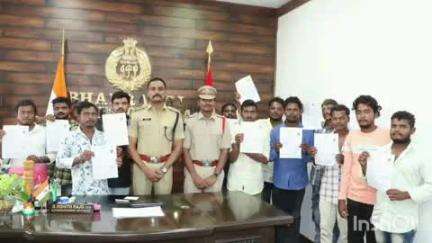 కొత్తగూడెం: భద్రాద్రి జిల్లాలోని గిరిజన ప్రాంతాలలో నివసించే యువత అన్ని రంగాల్లో ముందుండాలని సూచించిన జిల్లా ఎస్పీ రోహిత్ రాజు