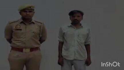 गोला गोकरणनाथ: थाना गोला पुलिस ने महिला उत्पीड़न के मामले में चल रहे 1 नफर वारंटी अभियुक्त को किया गिरफ्तार