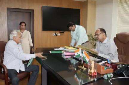 जिलाधिकारी, पटना द्वारा बिहार लोक शिकायत निवारण अधिनियम के तहत  द्वितीय अपील के 20 मामलों की सुनवाई की गई तथा परिवादों का निवारण किया गया। पदाधिकारियों को  जन-शिकायतों का गुणवत्तापूर्ण समाधान करने का निदेश दिया गया।