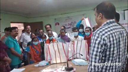 सारवां: सीएचसी सारवां में टीवी ग्रस्त 14 मरीजों को अधिकारियों व कर्मियों ने गोद लिया, सामग्री वितरित