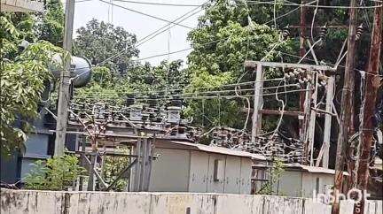 मिर्ज़ापुर: भीषण गर्मी में शहर से गांव तक बिजली कटौती हो रही है जबरदस्त शहर में 10 घंटे तो गांव में 5 घंटे मिल रही बिजली#Jan samasya
