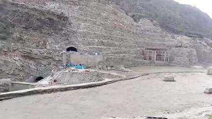 तकलेच: नाथपा झाकड़ी जल विद्युत परियोजना से पानी छोड़ने के कारण लुहरी जल विद्युत परियोजना निरथ में कार्य प्रभावित हुआ