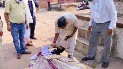 धौलपुर: मचकुंड सरोवर में पूजा के दौरान एक श्रद्धालु का फिसला पैर, पानी में डूबकर हुई मौत