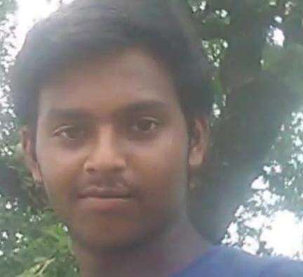 कोरांव: जमुआ धूस में 11000 वोल्ट करंट की चपेट में आकर युवक की हुई मौत, परिजनों में मचा कोहराम, गांव में किया गया दाह संस्कार