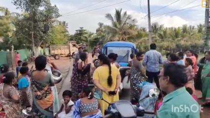 అశ్వారావుపేట: అశ్వారావుపేట మున్సిపాలిటీలో గత కొన్ని రోజుల నుండి మంచినీరు రావడంలేదని రోడ్డెక్కిన స్థానిక మహిళలు  #localissue