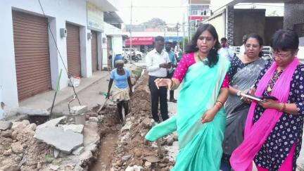 ಮಧುಗಿರಿ: ಪಟ್ಟಣದಲ್ಲಿ ಕುಡಿಯುವ ನೀರಿನ ಕಾಮಗಾರಿ ವೀಕ್ಷಿಸಿದ ಡಿಸಿ, ಅಧಿಕಾರಿಗಳಿಗೆ ಖಡಕ್ ಎಚ್ಚರಿಕೆ