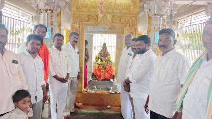 అలంపూర్: పెద్ద తండ్ర పాడు గ్రామంలో వాల్మీకి మహర్షి విగ్రహ ప్రతిష్ట కార్యక్రమం నిర్వహణ