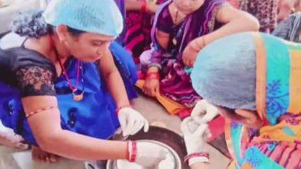 महासमुंद: ग्राम भुरकोनी की निवासी सरिता साहू ने कारीगर योजना से सीखा हुनर, आत्मनिर्भरता की ओर बढ़ाया कदम
