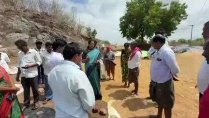 జగిత్యాల: రాయికల్ మండలంలోని శ్రీ రాంనగర్ మరియు సింగర్ రావు పెట్ గ్రామాలలో అకాల వర్షాలతో తడిచిన వరి ధాన్యాన్ని పరిశీలించిన జిల్లా మాజీ జడ్పీ చైర్పర్సన్ దావ వసంత