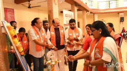 વ્યારા: વ્યારા શહેરના સિનિયર સિટીઝન હોલ ખાતે ધારાસભ્ય પૂર્ણેશ મોદીની હાજરીમાં કાર્યક્રમ યોજાયો.