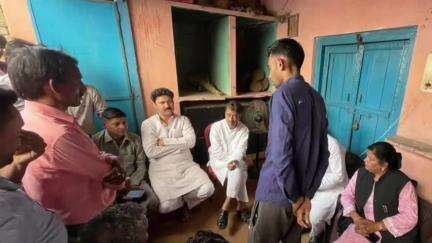 देवबंद: कूरडी गांव पहुंचे सांसद इमरान मसूद और विधायक शाहनवाज खान, आकाशी बिजली गिरने से मरने वालों के परिजनों से की मुलाकात