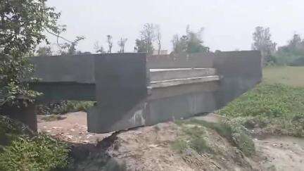 पलिया: गदनिया के पास अधूरा पुल बना लोगों की परेशानी का कारण, राहगीरों को झेलनी पड़ रही दिक्कतें #jansamasya