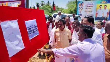 வாலாஜாபாத்: கோவிந்தவாடி ஊராட்சியில் புதிய வகுப்பறை கட்டிடப் பணியை கைத்தறி மற்றும் அமைச்சர் காந்தி துவக்கி வைத்தார்.