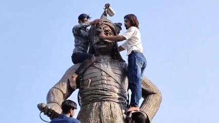 कोटड़ा: उदयपुर में 485वीं जयंती पर महाराणा प्रताप की प्रतिमा का दुग्धाभिषेक कर पुष्पांजलि अर्पित की गई