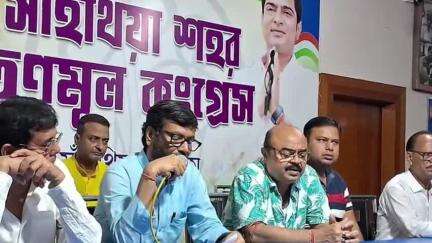 সাঁইথিয়া: ২৭ মে সিউড়ির মহা মিছিল ঘিরে  প্রস্তুতি বৈঠক সাঁইথিয়া শহরের তৃণমূল দলীয় কার্যালয়ে অনুষ্ঠিত হলো