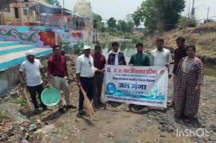 देवास नगर: ग्राम बिजवाड़ में 'जल गंगा संवर्धन' अभियान के तहत दतूनी नदी में किया गया श्रमदान