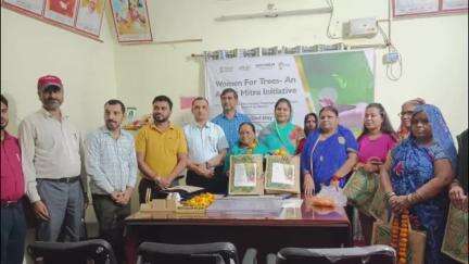 बिरसिंहपुर: कोठी के वार्ड 7 पार्क व बाजार स्थित तालाब में स्व-सहायता समूहों के साथ 'वुमेन फॉर ट्री' अभियान शुरू, प्रशिक्षण दिया गया