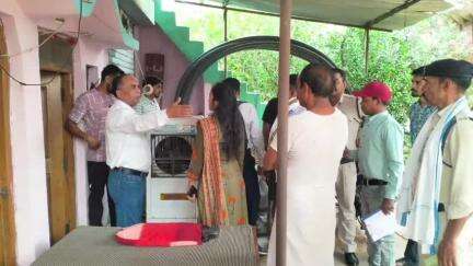 बहोरीबंद: राइस मिल के लिए भेजी गई सरकारी धान की बोरियां ट्रक चालकों ने कूडन गांव में बेची, मौके पर पहुंची एसडीएम