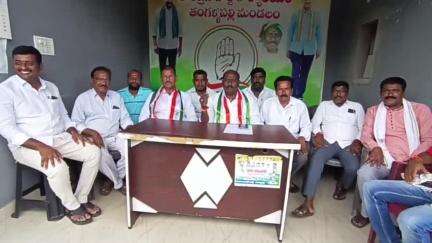 సిరిసిల్ల: కాంగ్రెస్ పార్టీ నాయకులను విమర్శించే హక్కు బిఆర్ఎస్ నాయకులకు లేదు: తంగళ్ళపల్లి మండల కాంగ్రెస్ అధ్యక్షుడు జలగం ప్రవీణ్