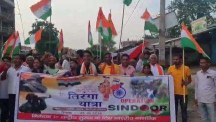 परबत्ता: ऑपरेशन सिंदूर कार्यक्रम की सफलता पर परबत्ता बाजार में निकाली गई तिरंगा यात्रा