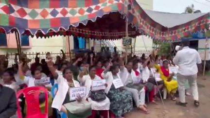 ప్రభుత్వం స్పందించే వరకు పోరాడుతాం : అమలాపురం లో కమ్యూనిటీ హెల్త్ ఆఫీసర్లు