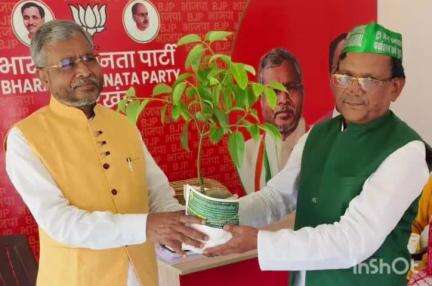 नवा बाज़ार: डॉ. कौशल ने झारखंड के पूर्व मुख्यमंत्री बाबूलाल मरांडी से की औपचारिक मुलाकात